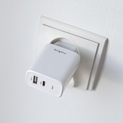 Φορτιστής Ταξιδιού Maxlife Quick Charger USB-A & USB-C 20W (MXTC-10-20AC) White Φορτιστής Ταξιδιού Maxlife Quick Charger USB-A & USB-C 20W (MXTC-10-20AC) White