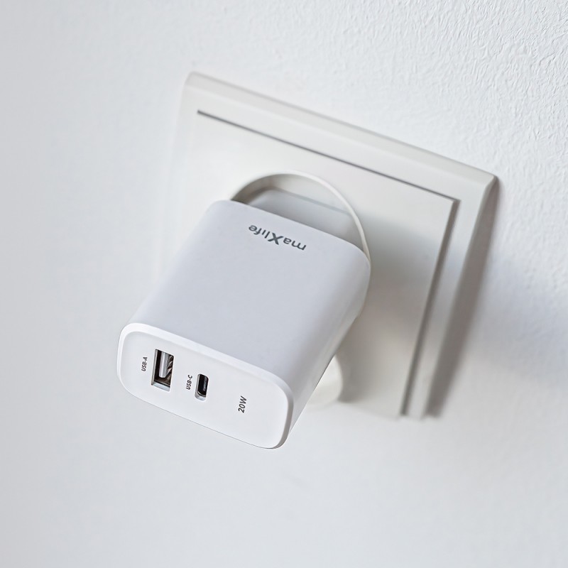 Φορτιστής Ταξιδιού Maxlife Quick Charger USB-A & USB-C 20W (MXTC-10-20AC) White Φορτιστής Ταξιδιού Maxlife Quick Charger USB-A & USB-C 20W (MXTC-10-20AC) White