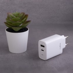 Φορτιστής Ταξιδιού Maxlife Quick Charger USB-A & USB-C 20W (MXTC-10-20AC) White Φορτιστής Ταξιδιού Maxlife Quick Charger USB-A & USB-C 20W (MXTC-10-20AC) White